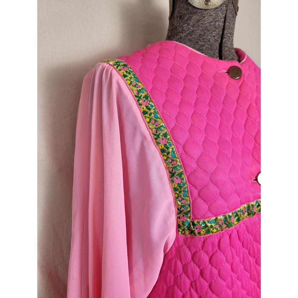 Vintage 60's Quilted Robe Gold Floral Trim Flowy Sleeve Hot Pink Maxi Mod M - Picture 4 of 16